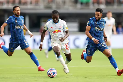 التأهل يتأجل.. الصحف السعودية تتحسر على تعادل الهلال مع سالزبورج